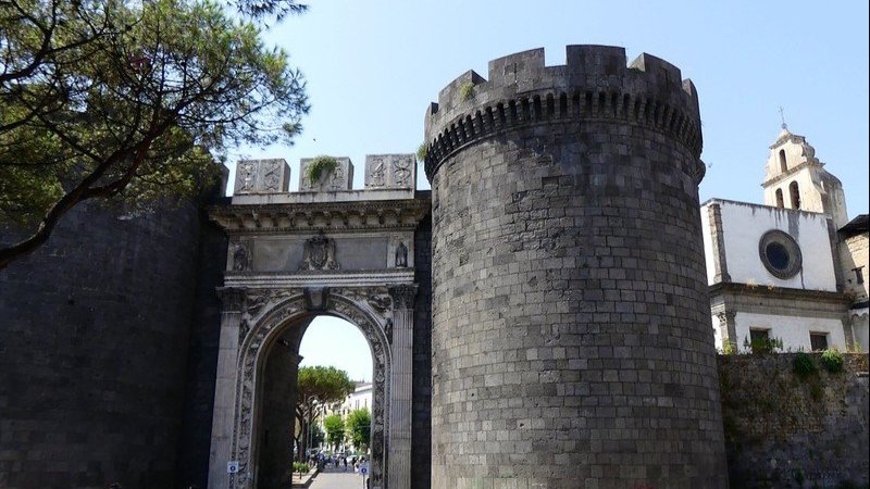 da porta capuana al lanificio borbonico